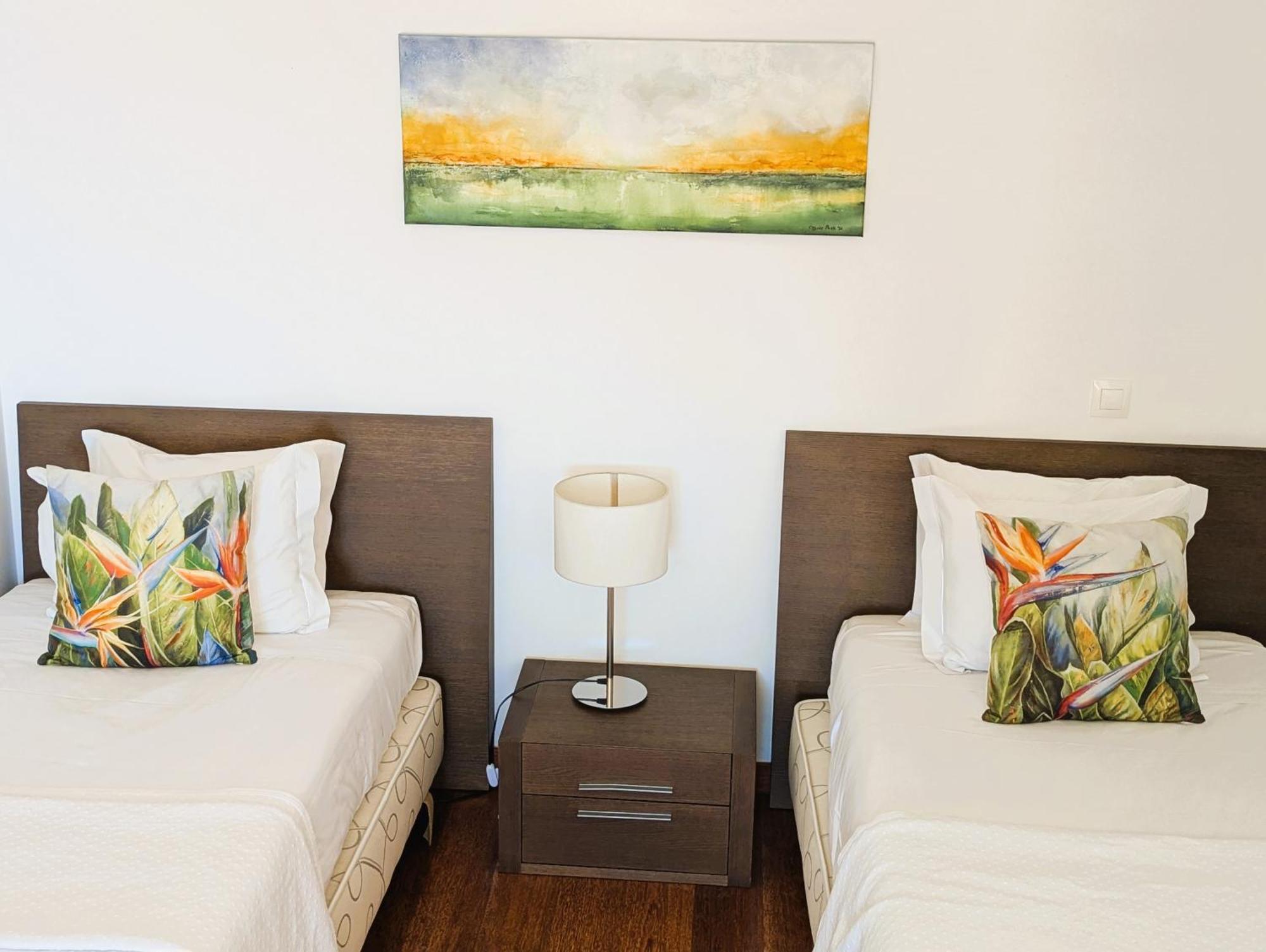 Luxury 3-Bedroom Apartment At High-End Senhora da Luz 외부 사진