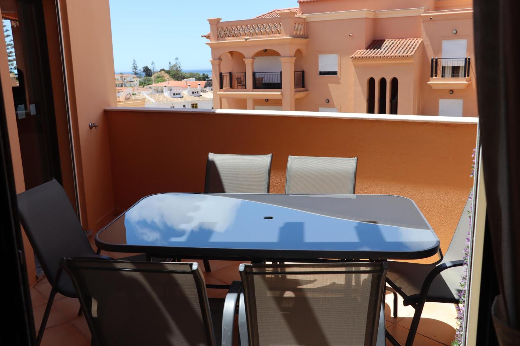 Luxury 3-Bedroom Apartment At High-End Senhora da Luz 외부 사진