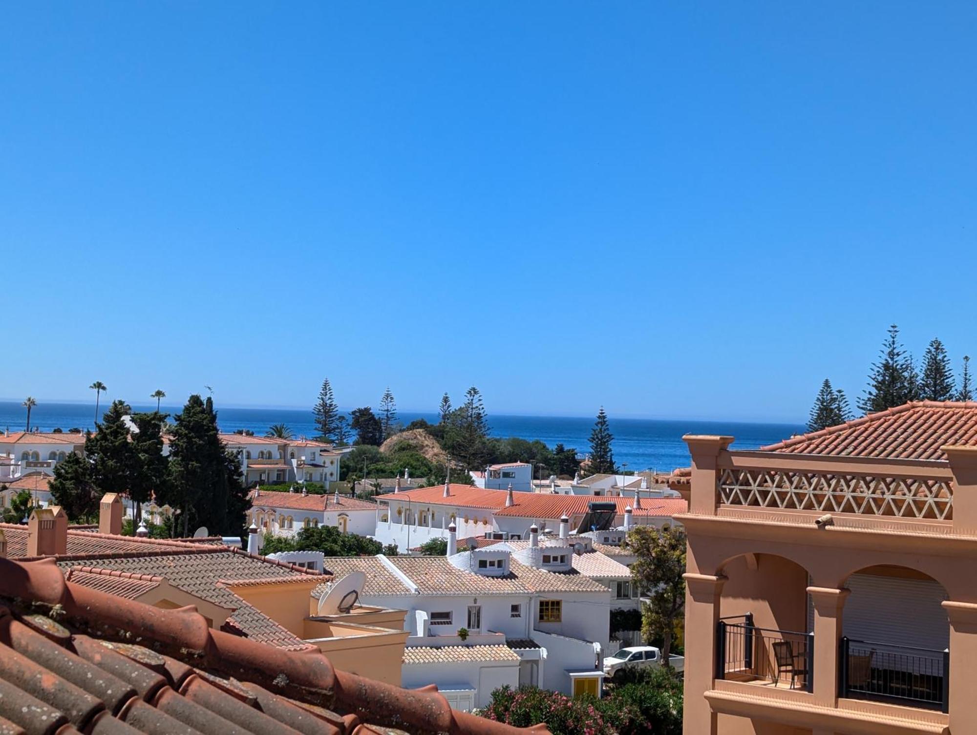 Luxury 3-Bedroom Apartment At High-End Senhora da Luz 외부 사진