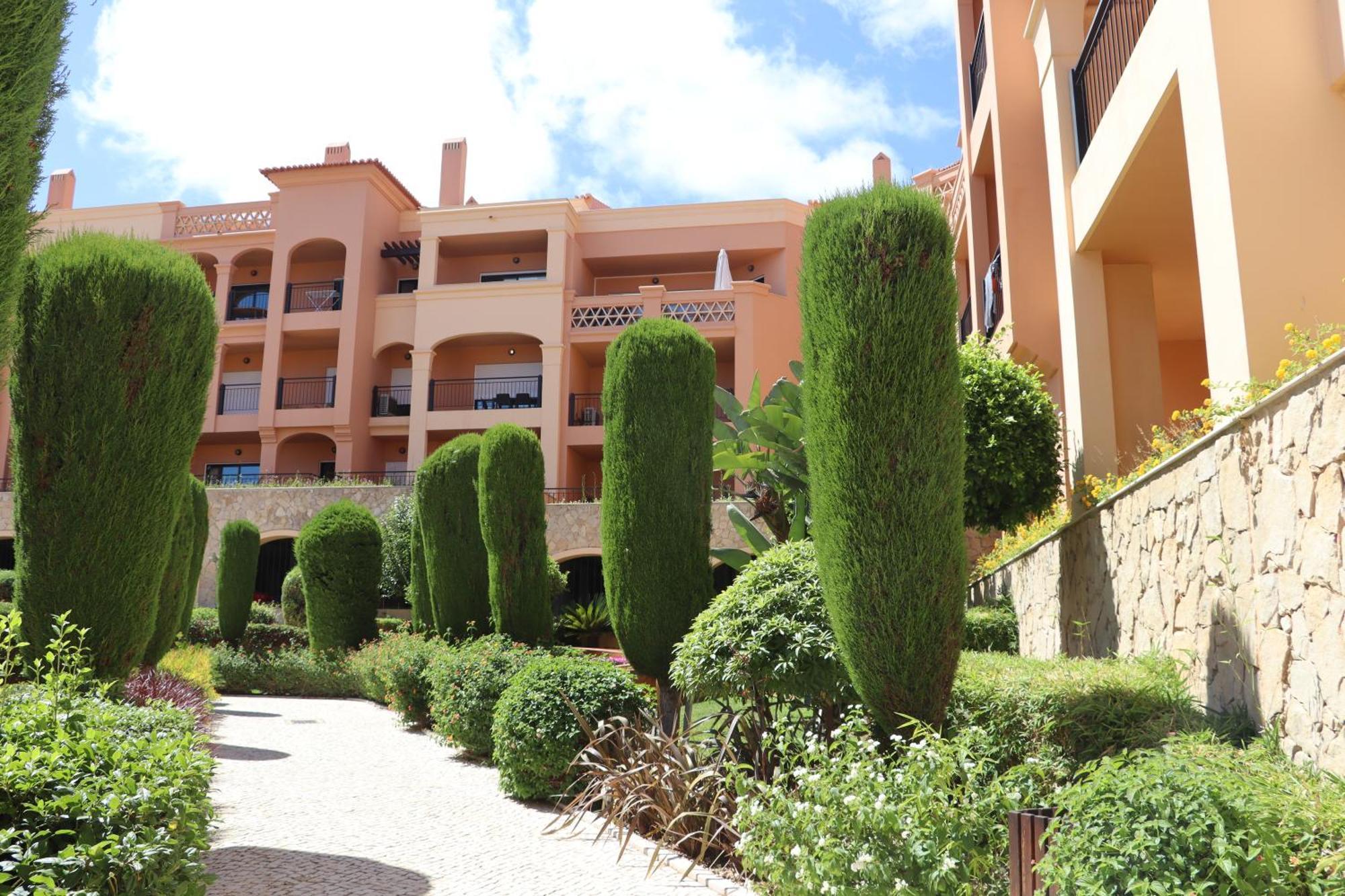 Luxury 3-Bedroom Apartment At High-End Senhora da Luz 외부 사진