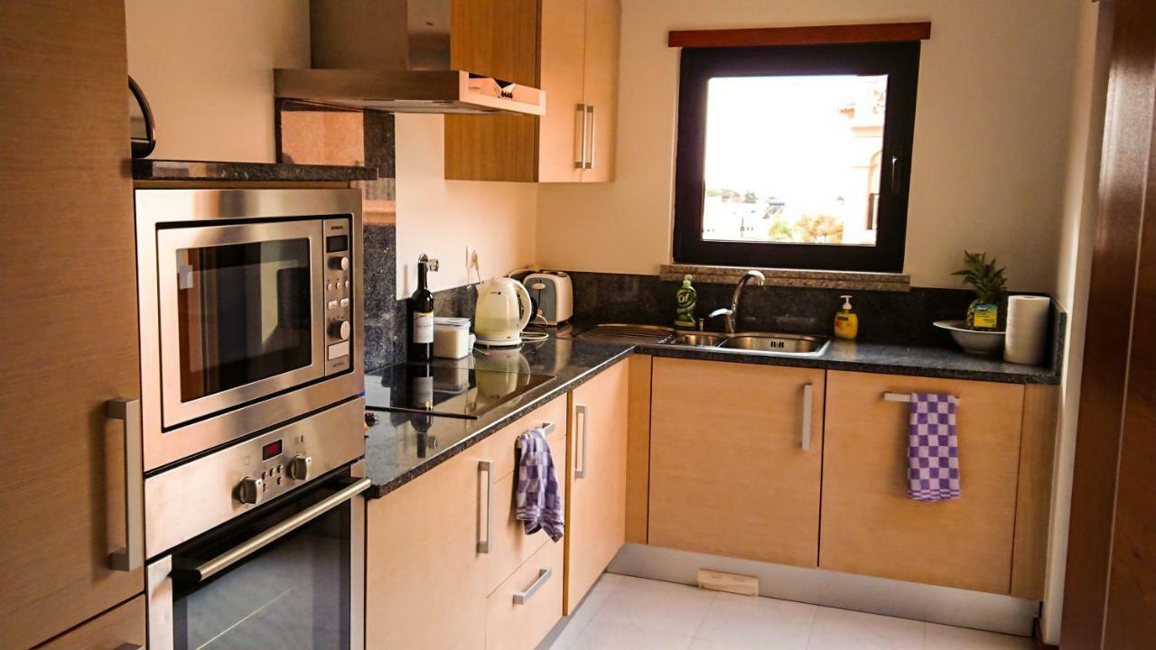 Luxury 3-Bedroom Apartment At High-End Senhora da Luz 외부 사진