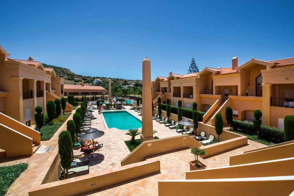 Luxury 3-Bedroom Apartment At High-End Senhora da Luz 외부 사진