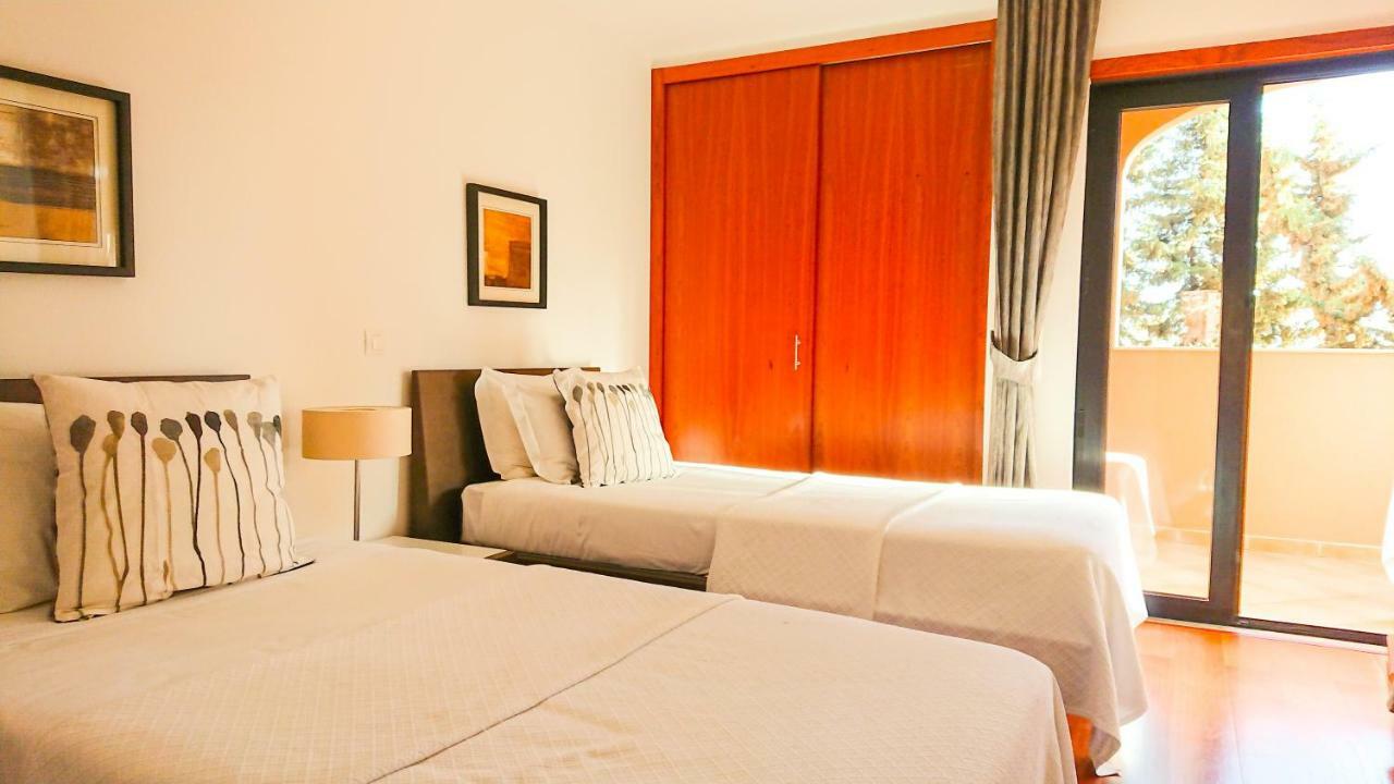 Luxury 3-Bedroom Apartment At High-End Senhora da Luz 외부 사진