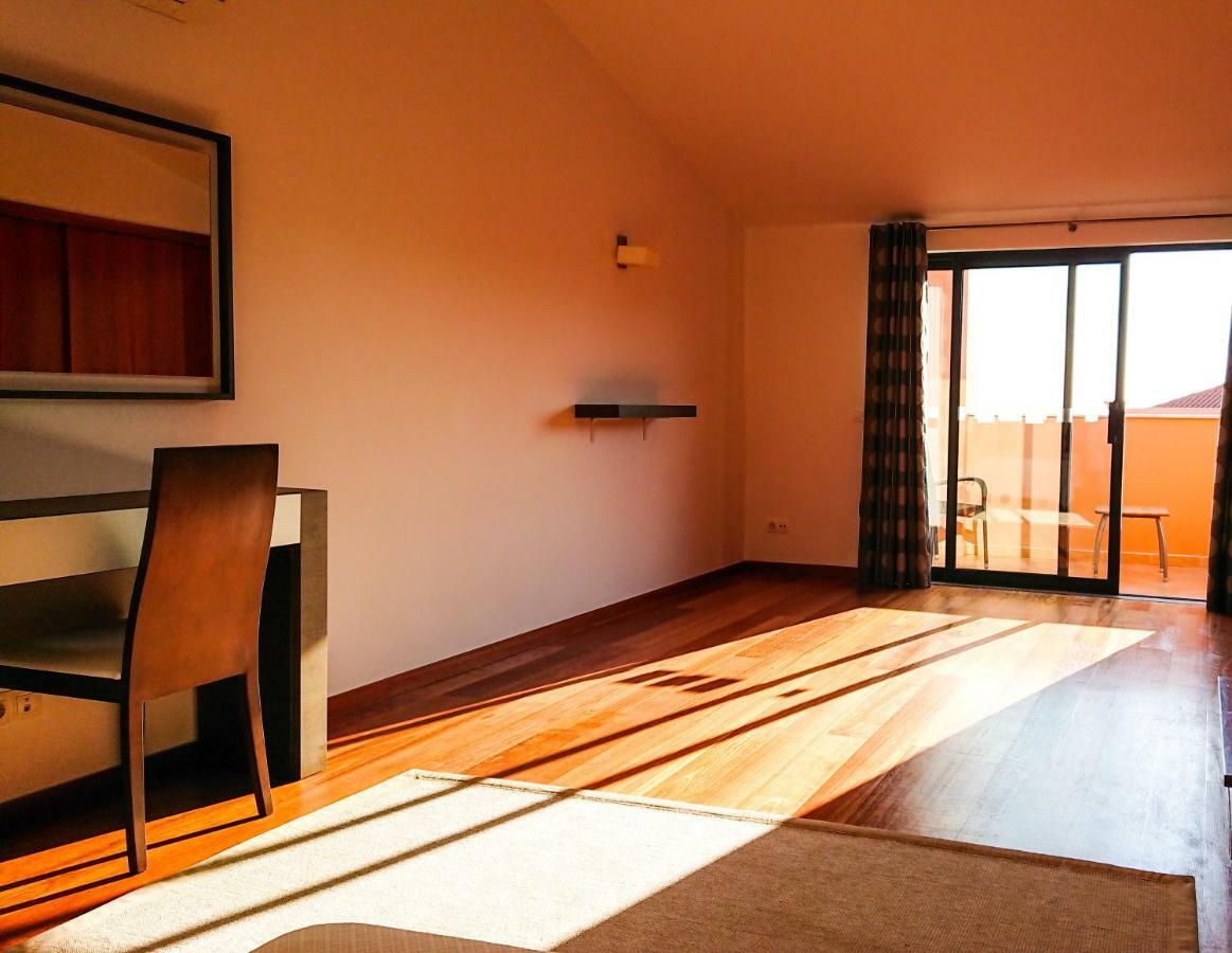 Luxury 3-Bedroom Apartment At High-End Senhora da Luz 외부 사진