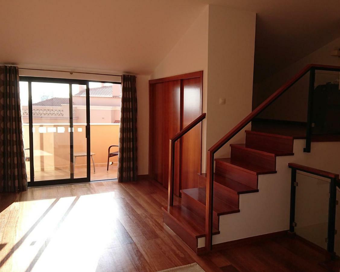 Luxury 3-Bedroom Apartment At High-End Senhora da Luz 외부 사진