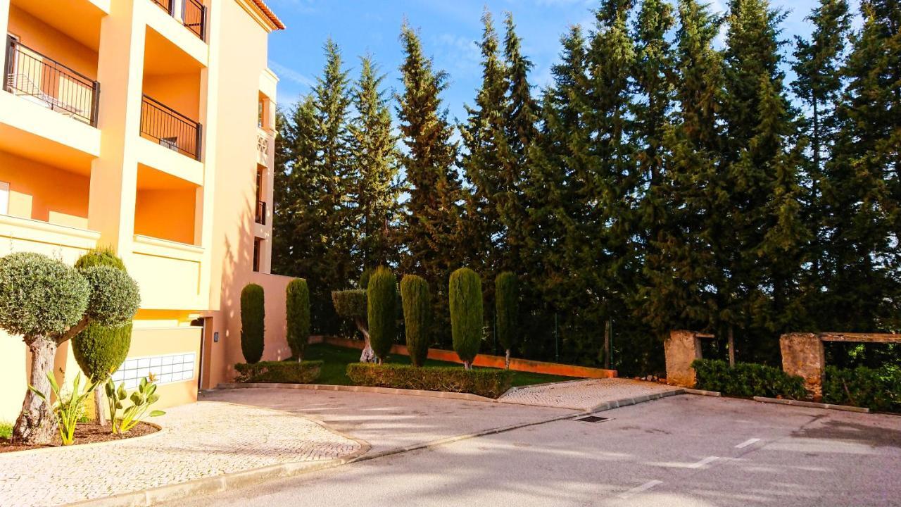Luxury 3-Bedroom Apartment At High-End Senhora da Luz 외부 사진